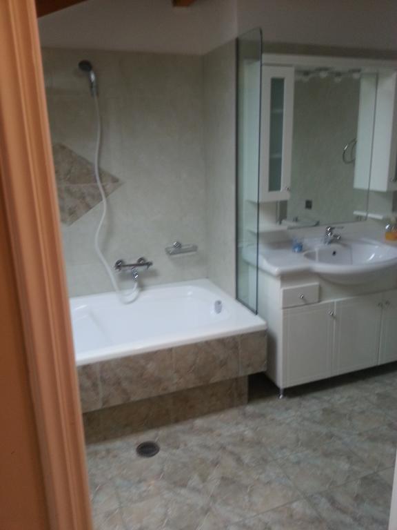 Love Greece Apartments นาฟปลิโอ ภายนอก รูปภาพ